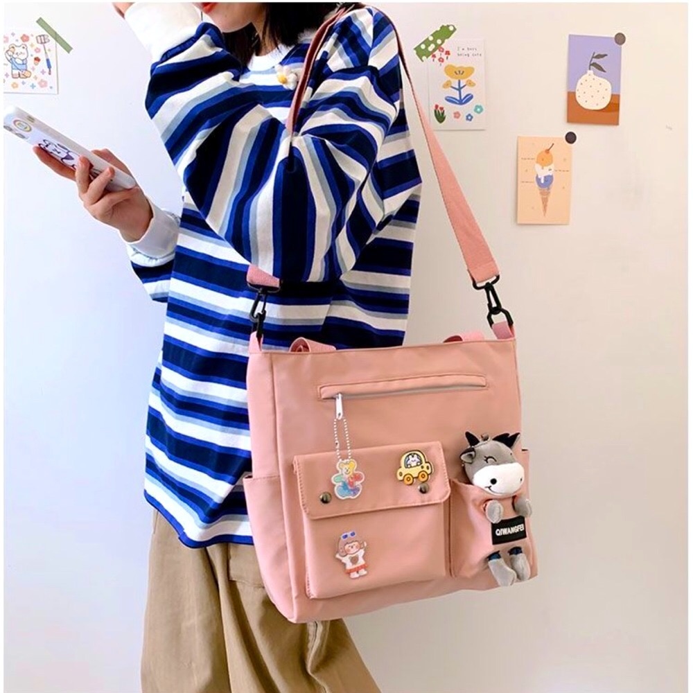 *NWT* Kawaii Pink Tote Bag with Brooches Bag Charm and Plush Cow Animal Toy